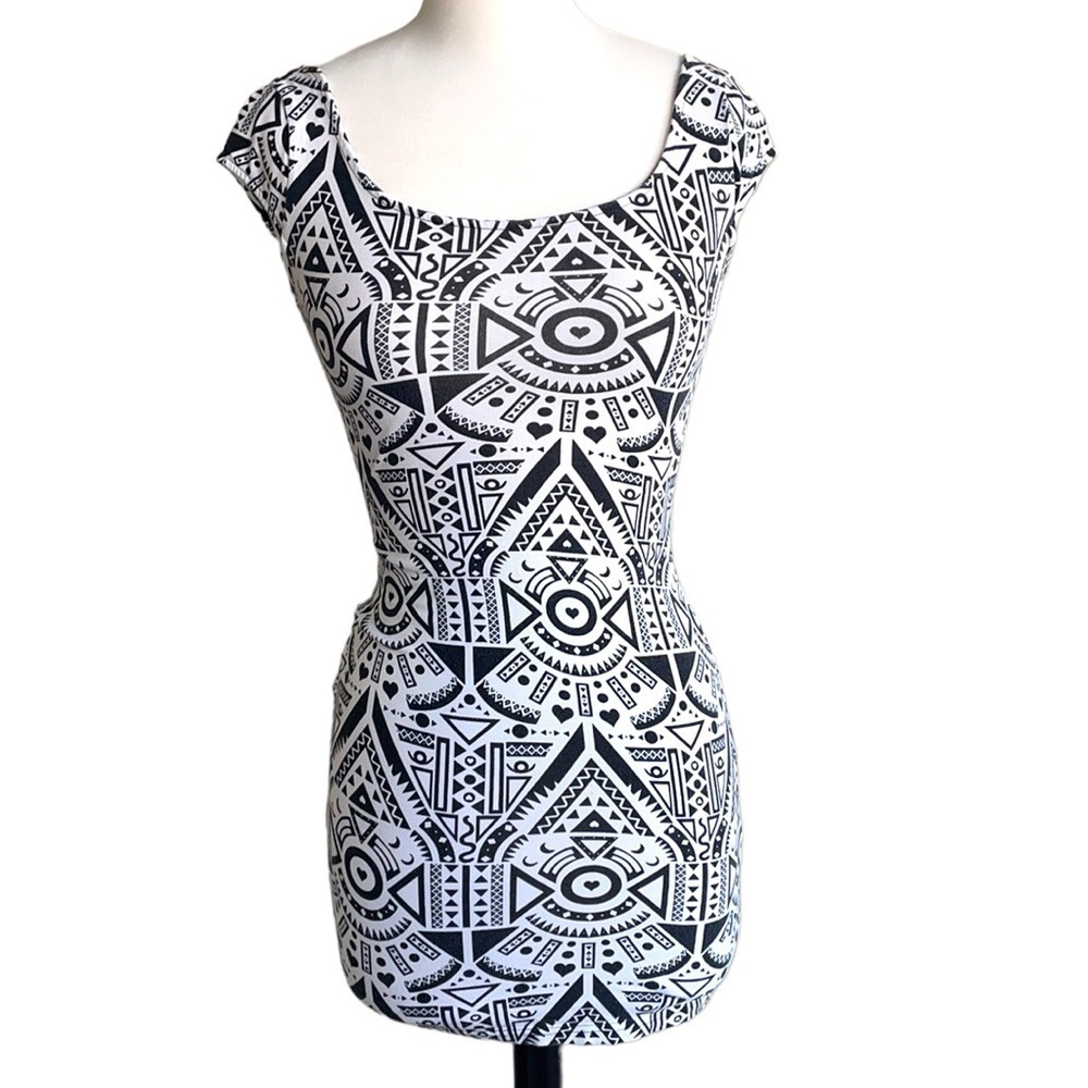 037: H&M DIVIDED geometric pattern jersey knit bodycon mini dress in women’s 4